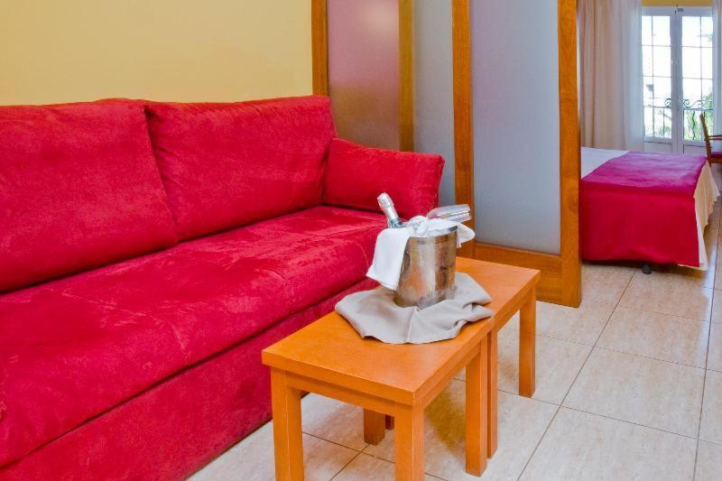 Hotel Jeni & Restaurant Es Mercadal Room photo
