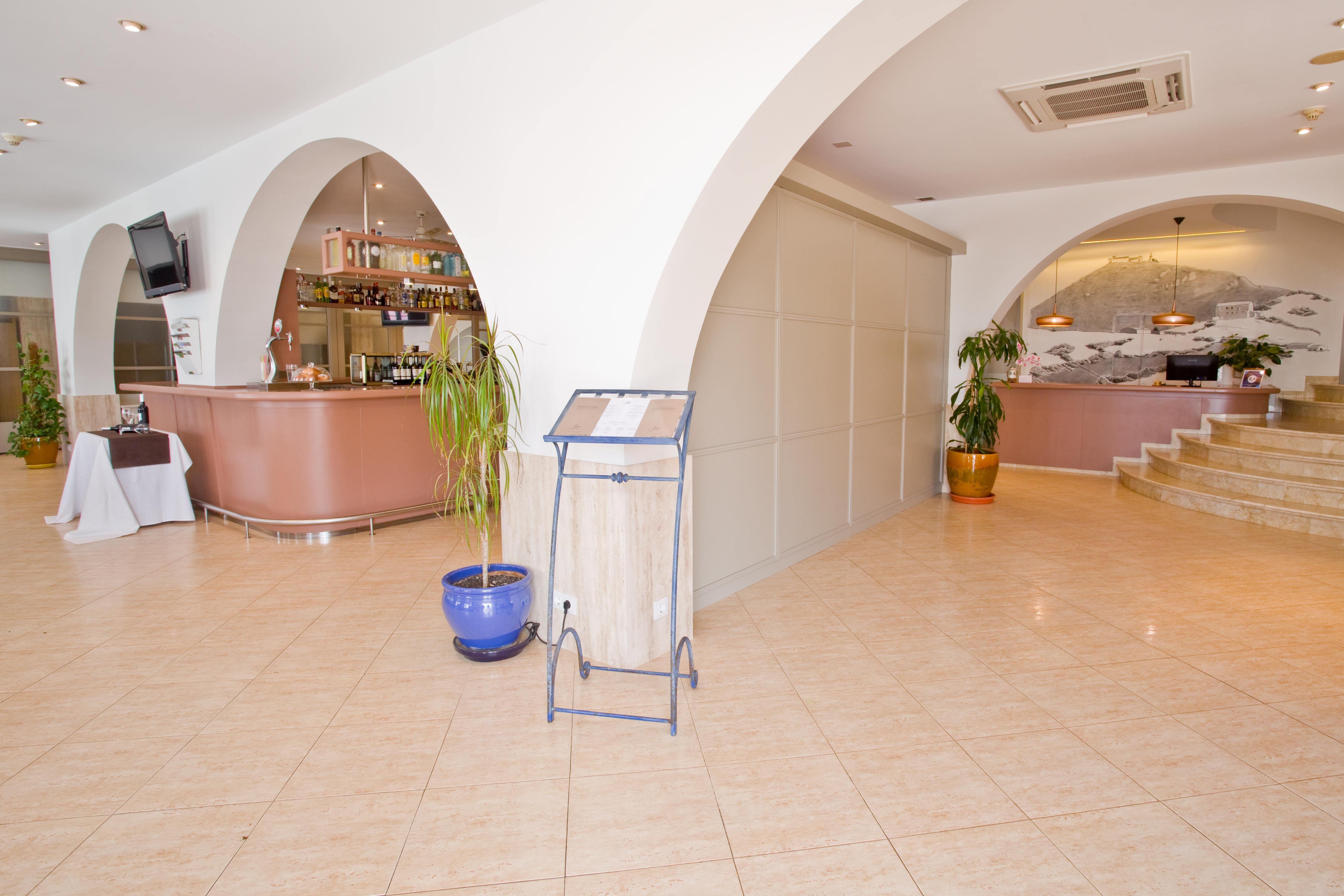 Hotel Jeni & Restaurant Es Mercadal Exterior photo