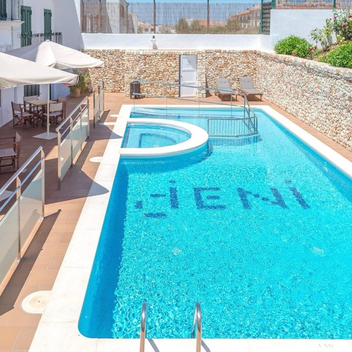 Hotel Jeni & Restaurant Es Mercadal Exterior photo